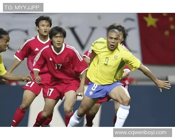 国旗与足球明星的荣耀交汇展现世界足球的魅力与激情