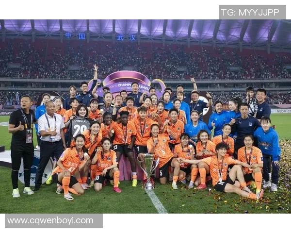 与足球明星同框的梦想时刻与成长的启示